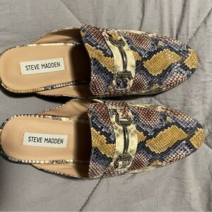 Steve Madden Yellow and Blue Snake Print Mules